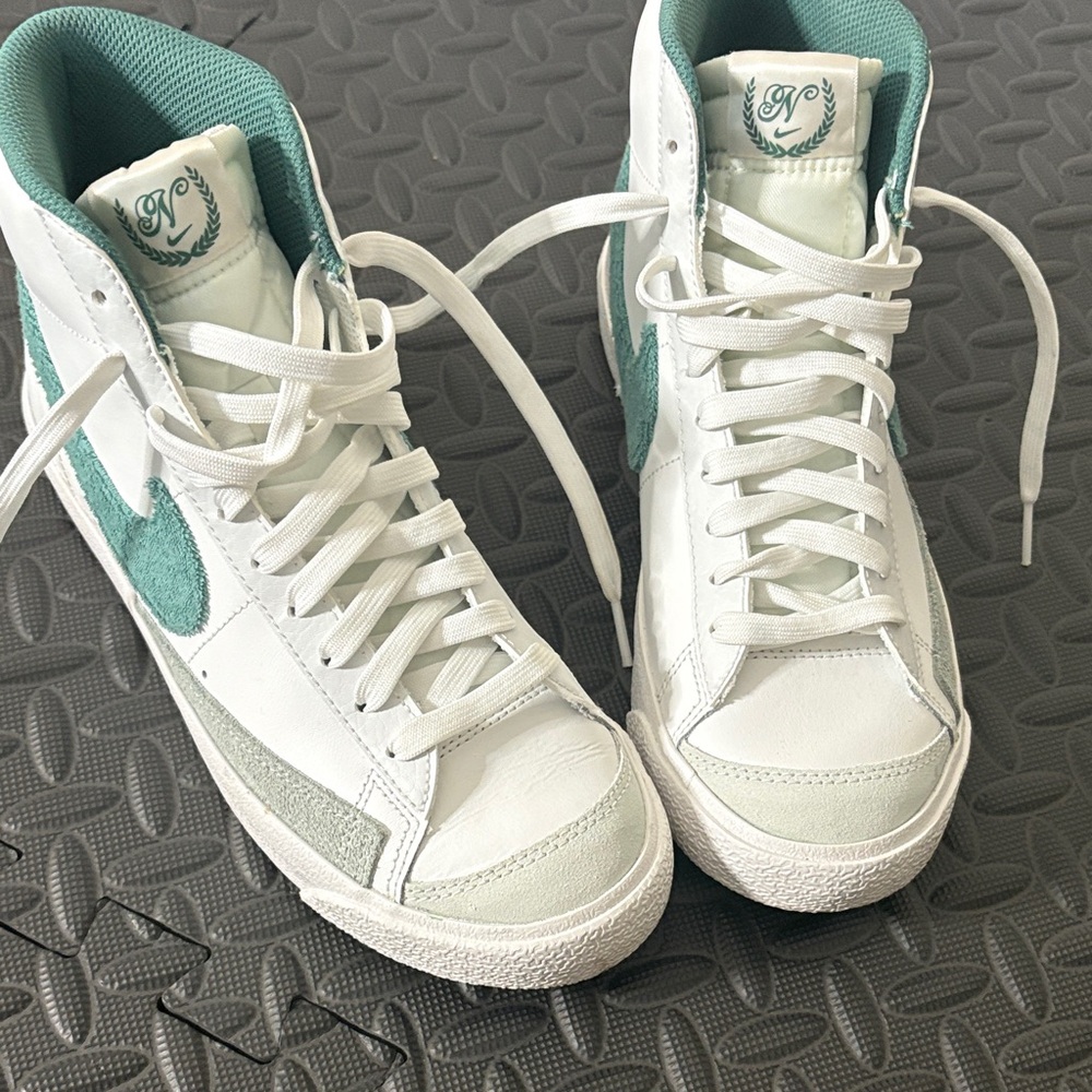 Nike Blazer Kids’ Mid Sneakers in White and Green